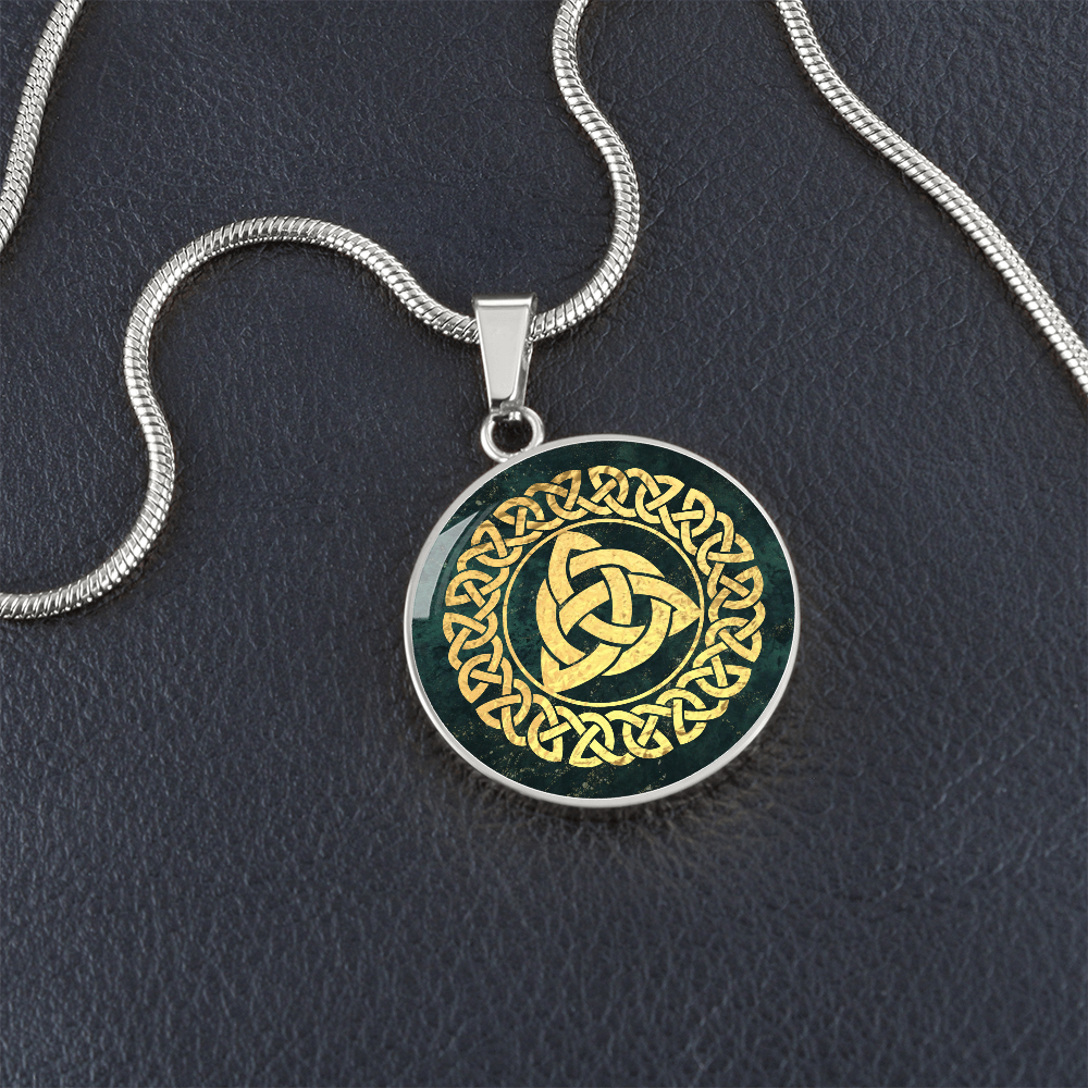 Triquetra Pendant / Celtic Jewelry / Celtic Pendant