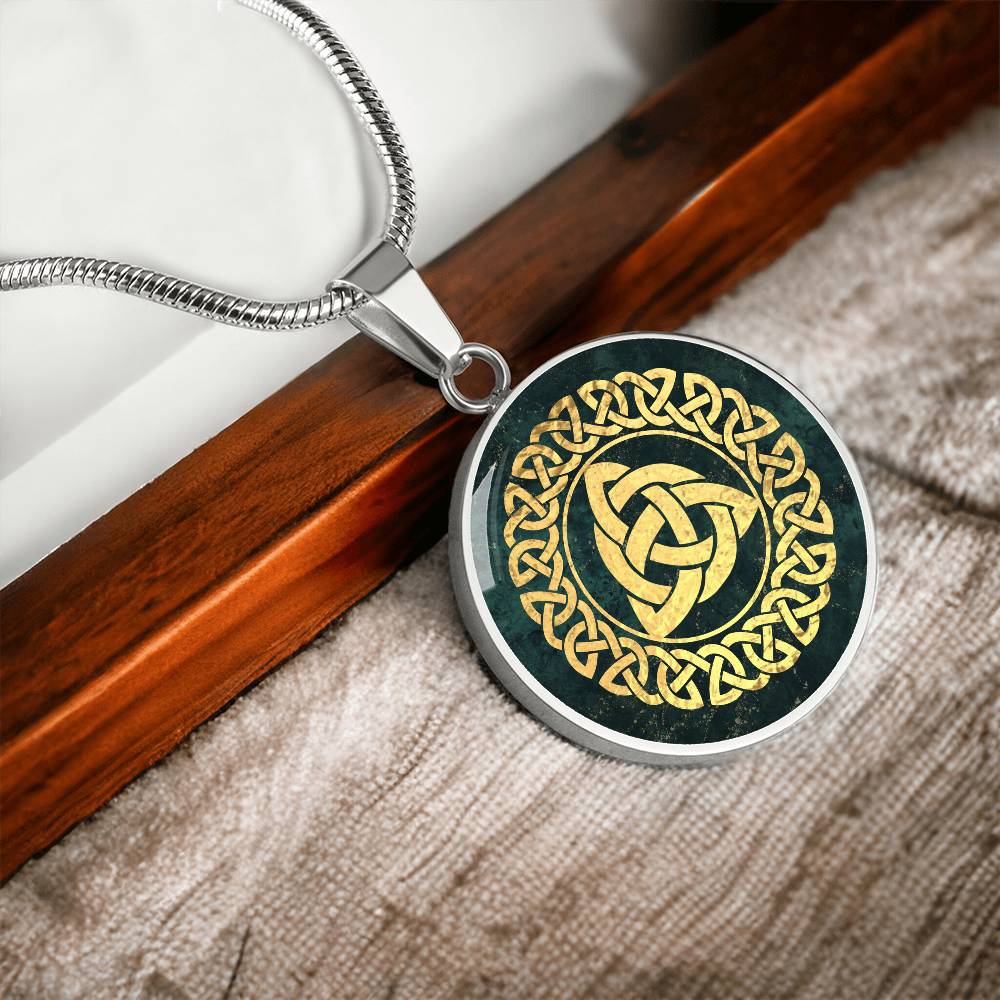 Triquetra Pendant / Celtic Jewelry / Celtic Pendant