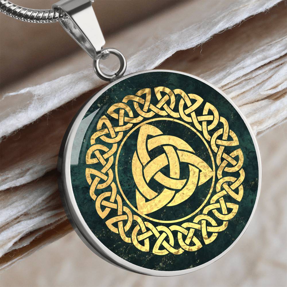 Triquetra Pendant / Celtic Jewelry / Celtic Pendant